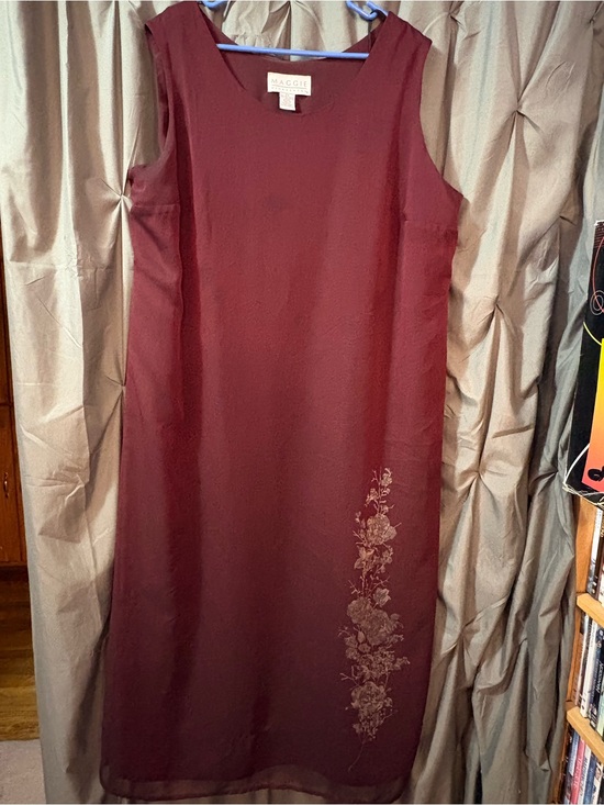 Maggie Mcnaughton Dresses & Skirts - burgundy sleeveless floral sheath dress